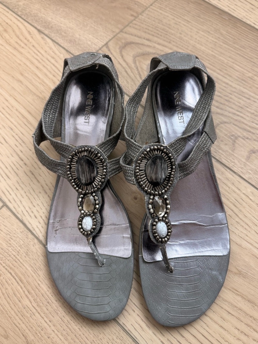 Nine West Gray T-Strap Medallion Sandals 8.5